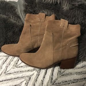Vince Camuto tan short boots/booties - size 7/37